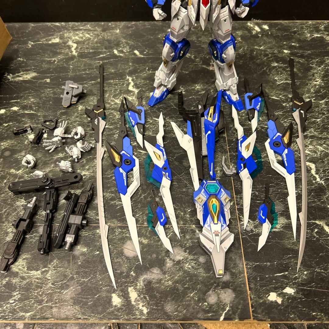 中華プラモ　SNAA無限新星1/100BladeKing刃皇　プラモデル完成品