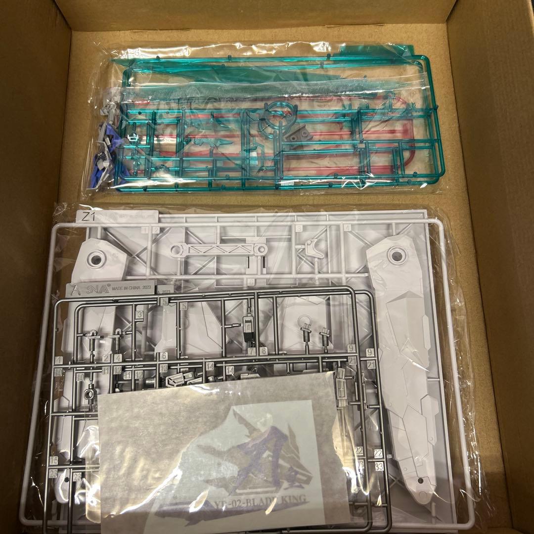 中華プラモ　SNAA無限新星1/100BladeKing刃皇　プラモデル完成品