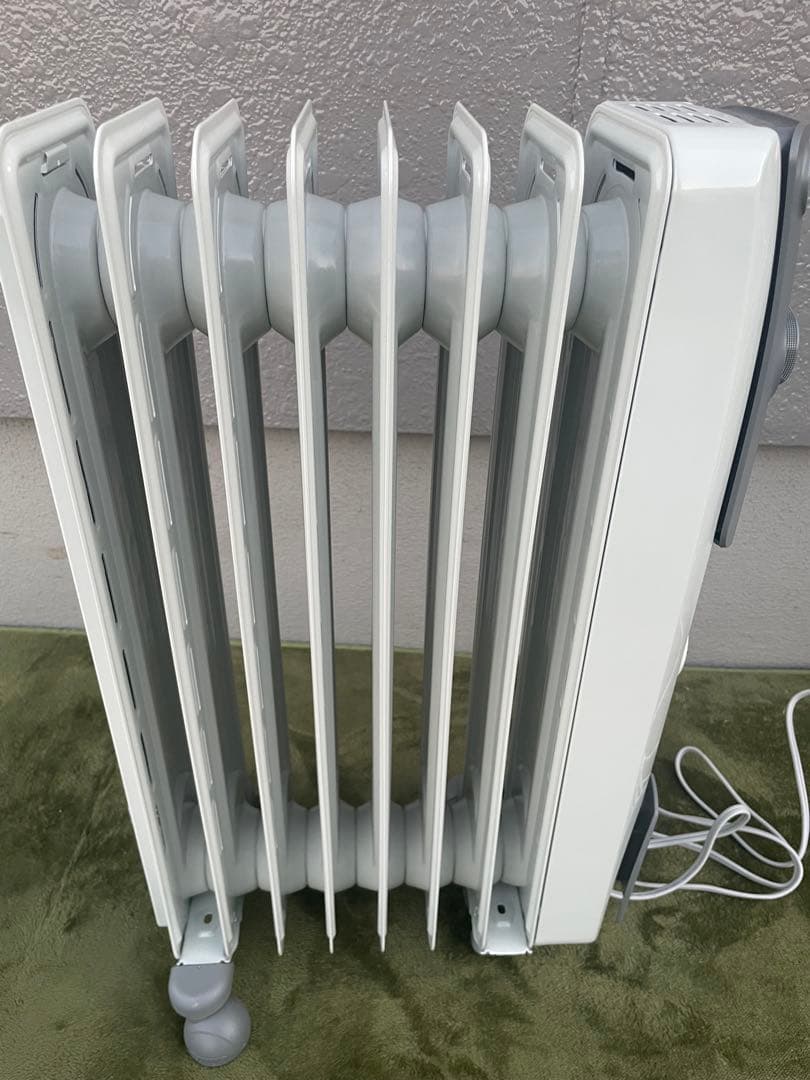 DeLonghi オイルヒーター ホワイト　デロンギ