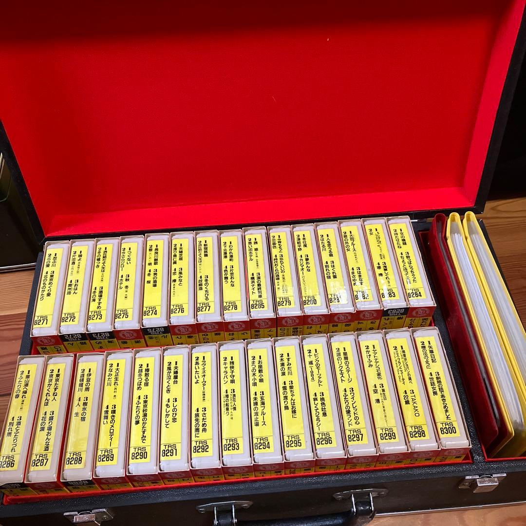 昭和レトロ　カラオケ　8トラックWカセット【ジャンク】品テープ箱付き　マイク付き