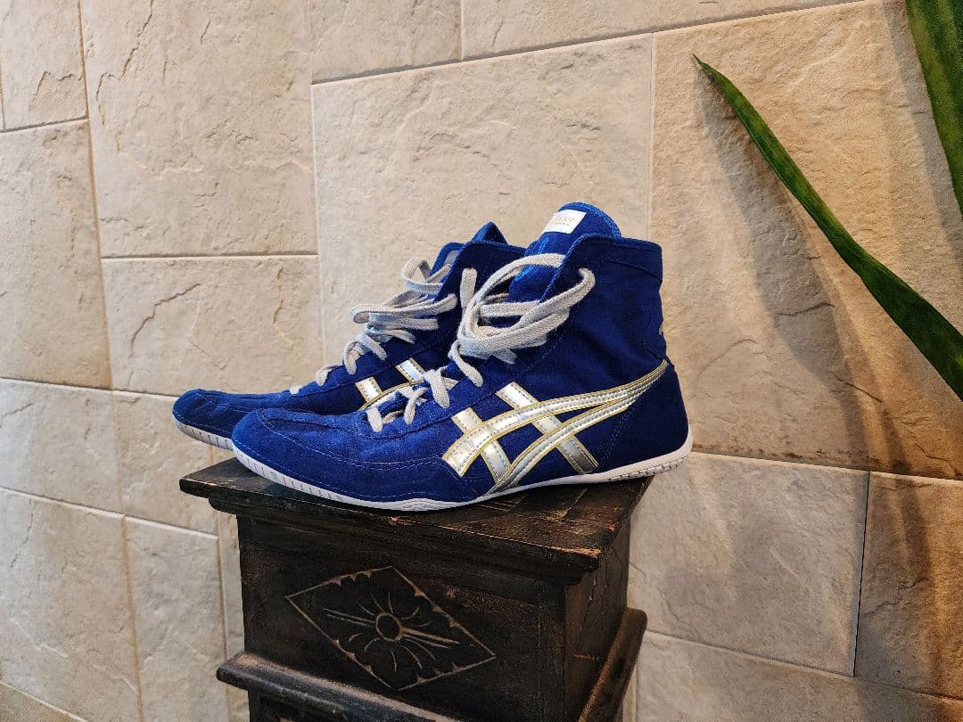 青いボクシングシューズ ハイカット　 アシックス