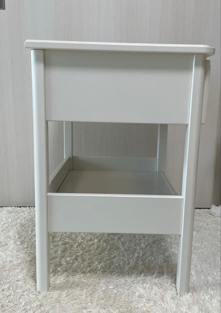 IKEA ティッセダール　ベッドサイドテーブル 引き出し付き　チェスト