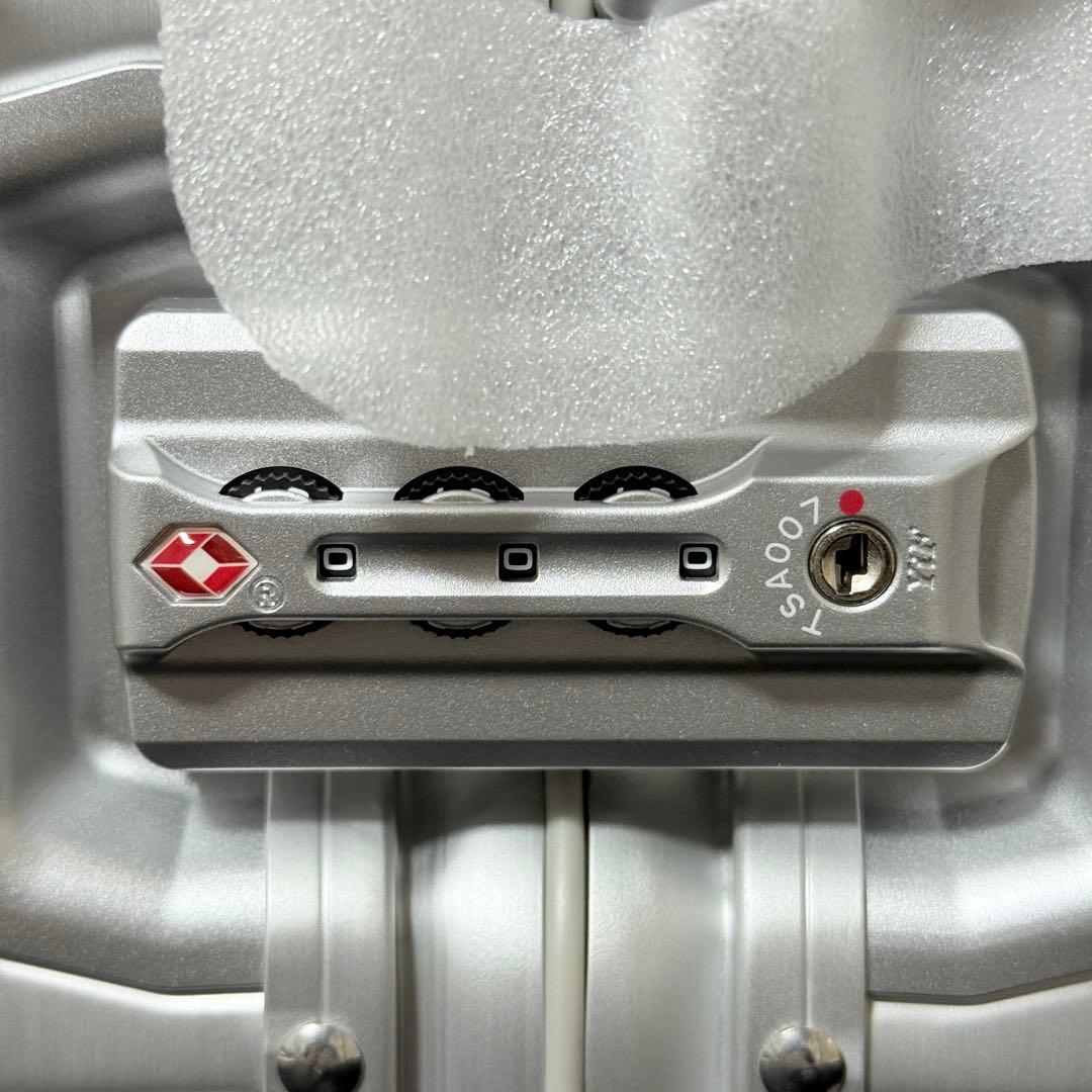 新品✨ メルセデス・ベンツ アルミスーツケース　キャリーケース　32L