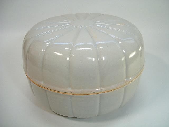 喰籠●萩焼菊型食籠「大華山鳥雲」納富鳥雲 白釉 蓋物 菓子鉢 菓子鉢 共箱■