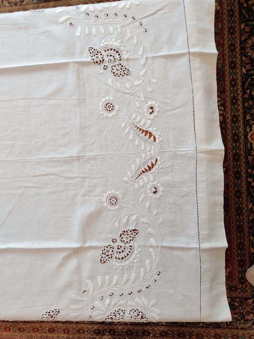 刺繍入りカットワ−クレ−ステーブルクロスビンテージ