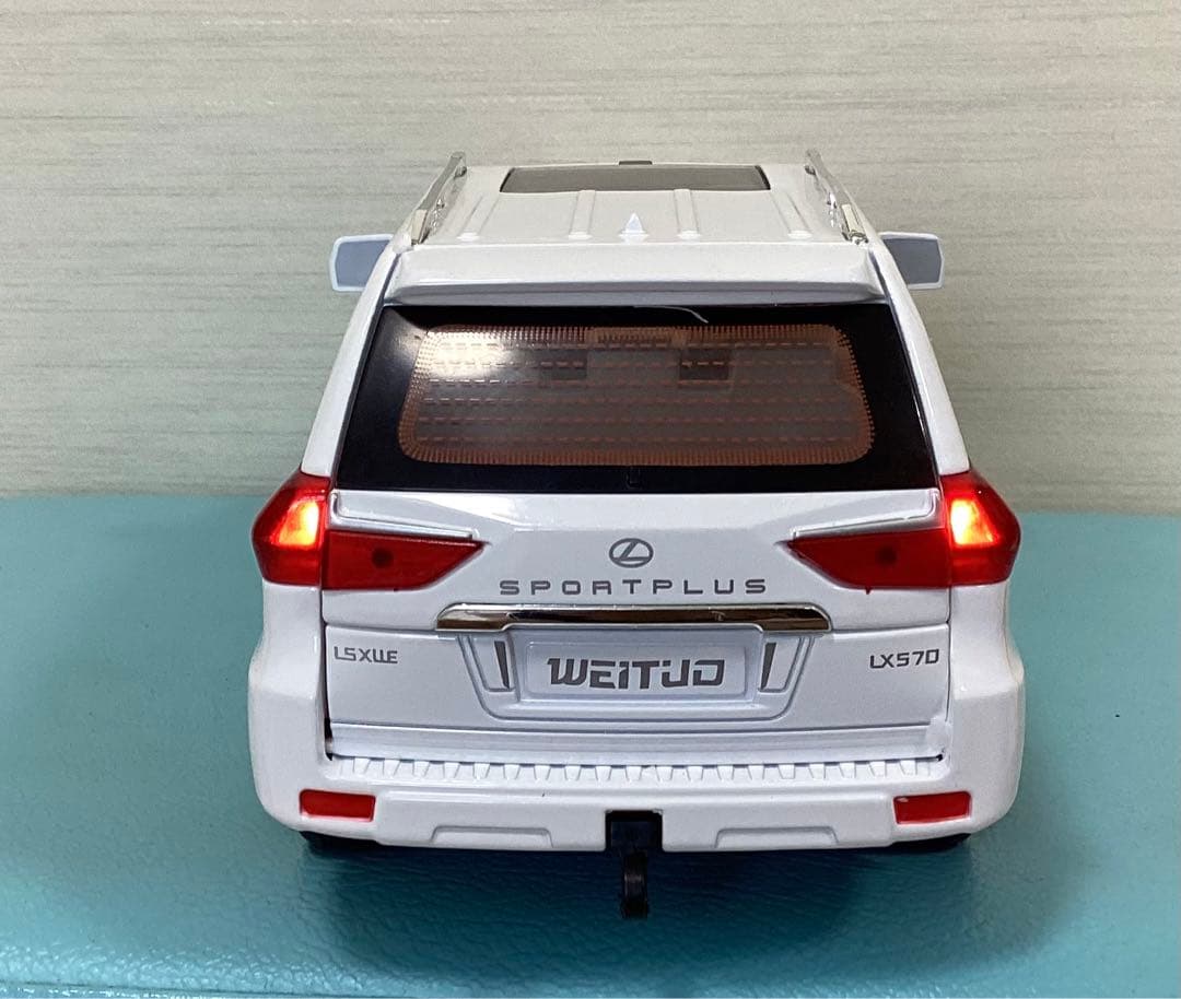 レクサス LX570 ホワイト LEXUS 1/18
