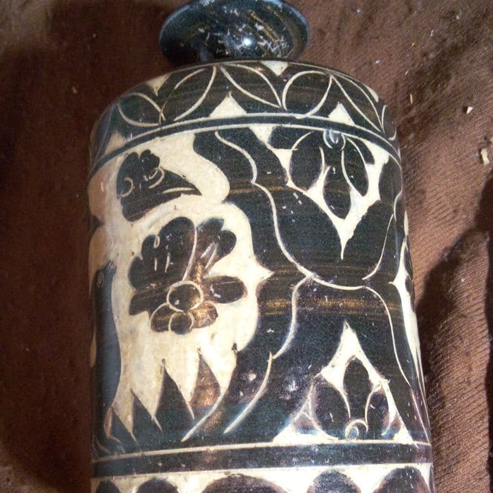 中国陶磁器　磁州窯　彫り絵　筒型壺