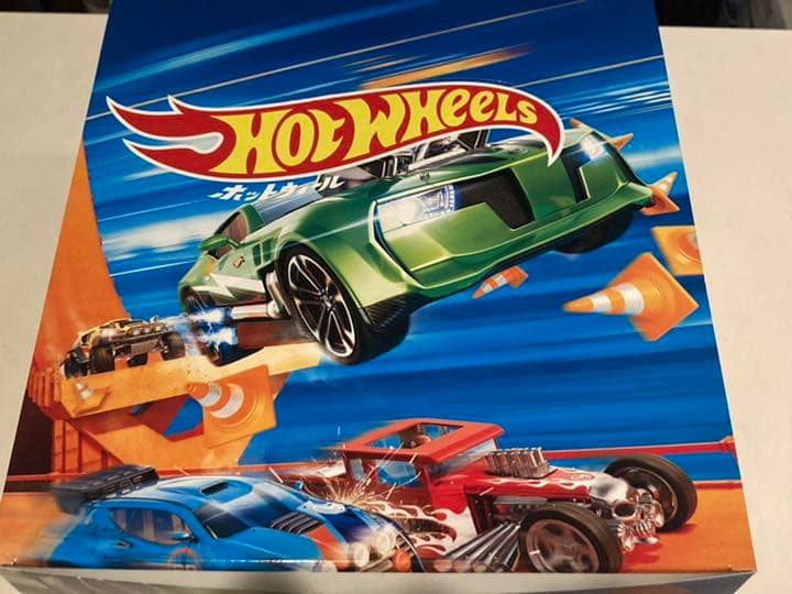 ホットウィール　 007ボンドカー・ミニカーコレクション（12台入りBOX）