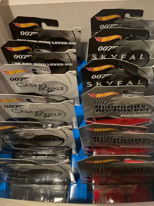 ホットウィール　 007ボンドカー・ミニカーコレクション（12台入りBOX）