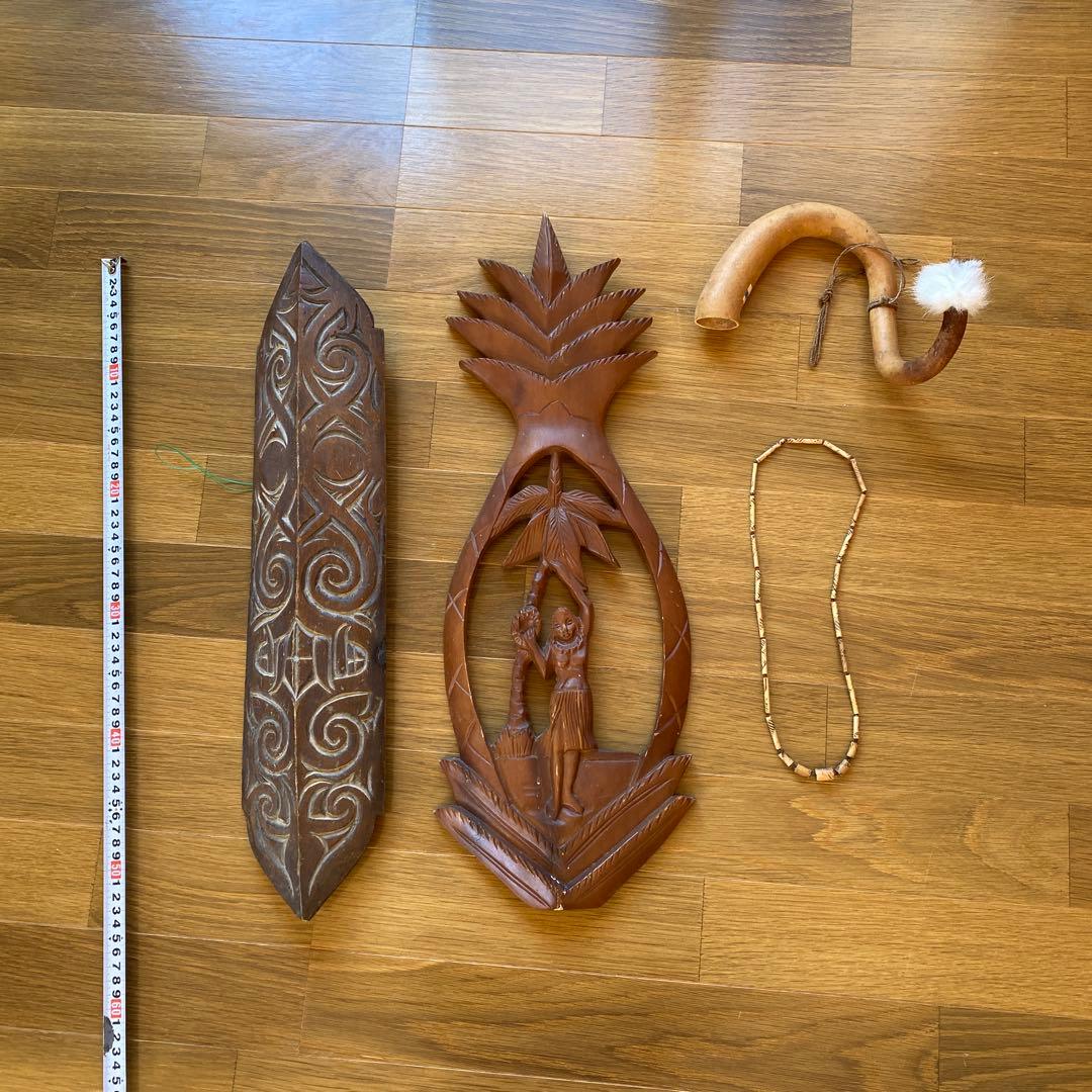 ひょうたんの民族楽器　ハワイの壁掛けオブジェ　首飾り　木彫りの盾　4点セット