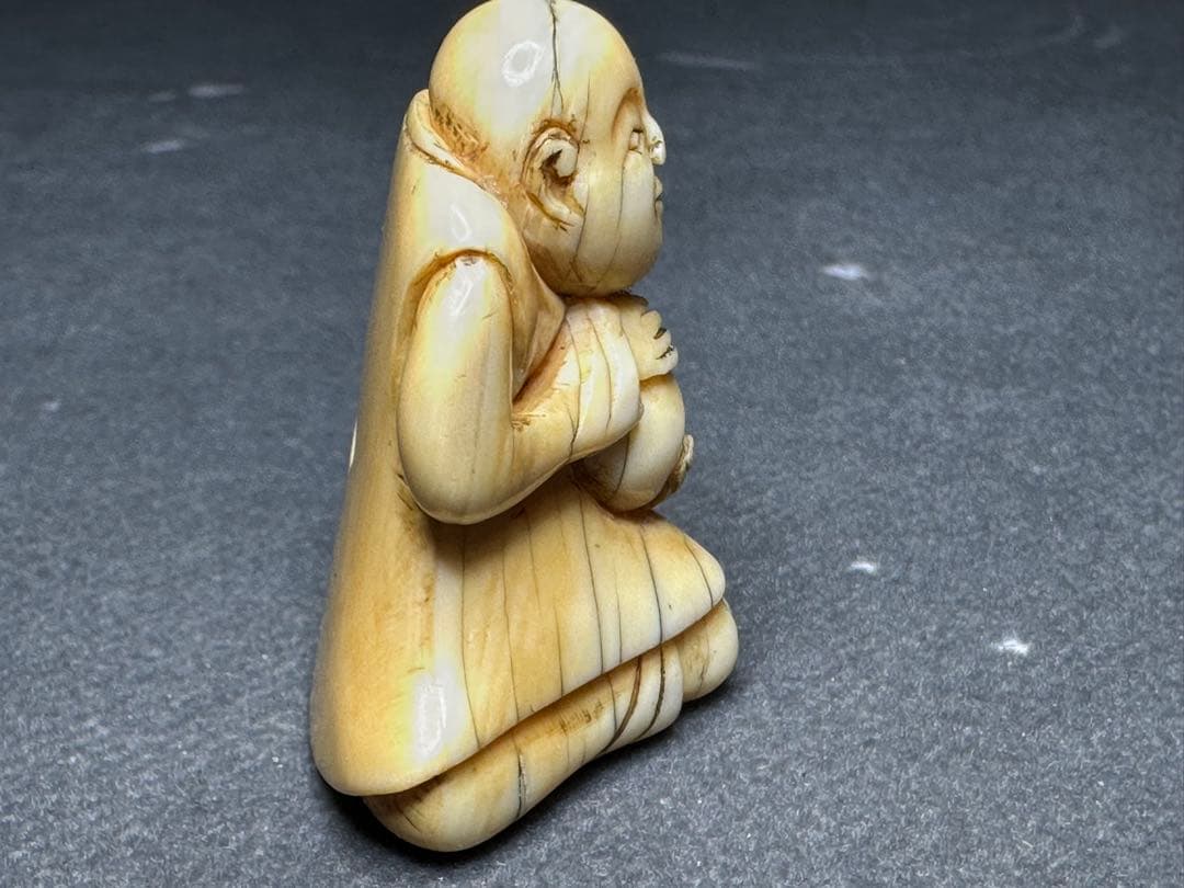 極上　根付　天然素材　アンティーク　骨董　飾り物　古美術品　 置物　細密細工