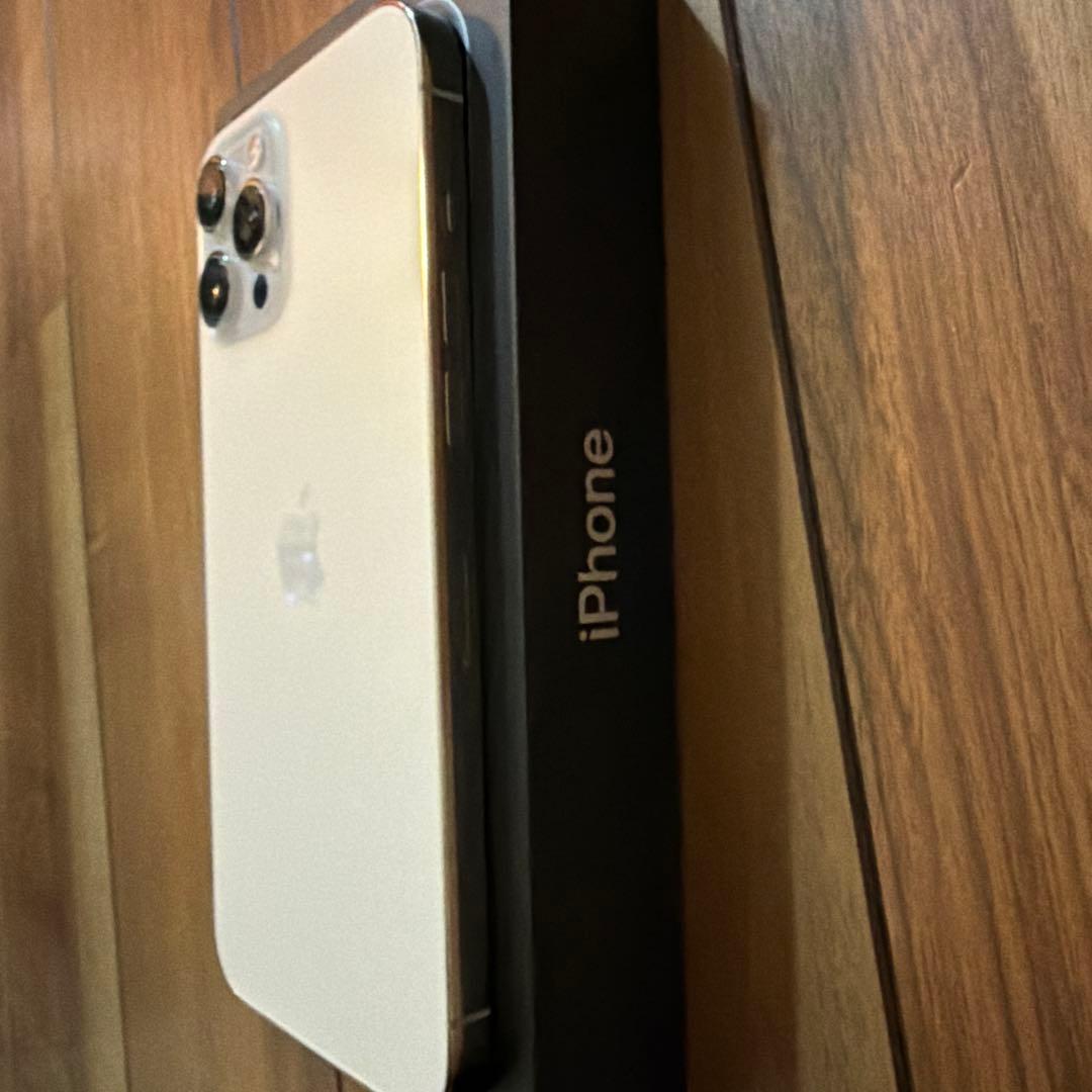 美品　Apple iPhone 12 Pro maxシルバー