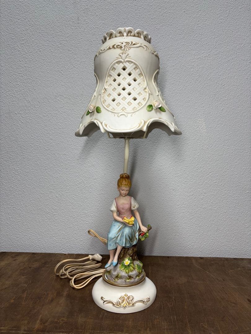 未使用 テーブルランプ GIRL 愛新陶器 昭和レトロ 電気スタンド