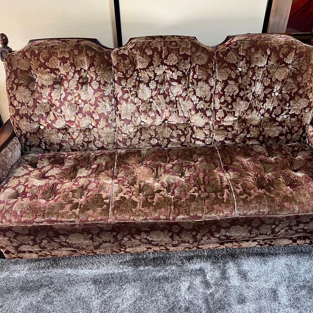 9/10日まで。配送・設置費用込み　商品代500円　　肘掛付き　3人掛けソファー