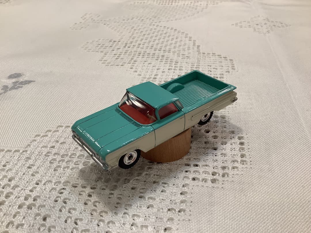 美品レア　DINKY TOYS シボレー　エルカミーノ　ミニカー