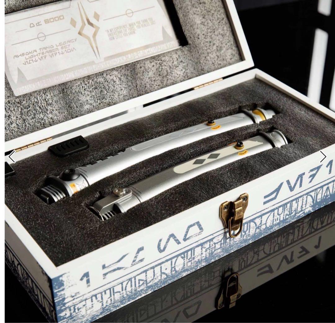 【全世界6000個限定 】ディズニー アソーカ・タノ レガシー ライトセーバー