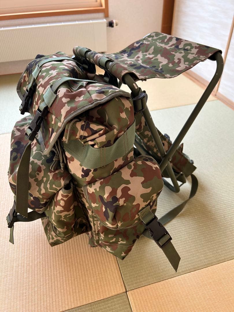 【1点限定】陸上自衛隊　椅子付きリュック&懐中電灯