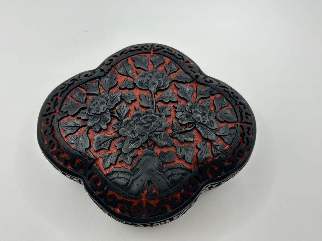 中国　堆黒　牡丹紋菱型蓋紋　送料込み0823