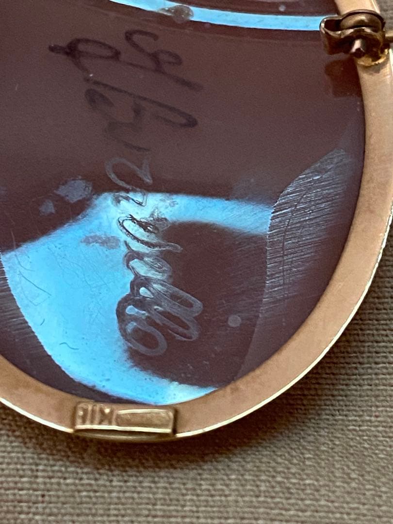 オーバル型カメオブローチ