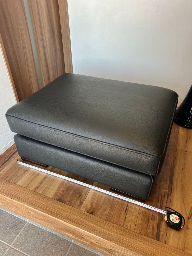 kelvin giormani 総黒革張 スツール　オットマン