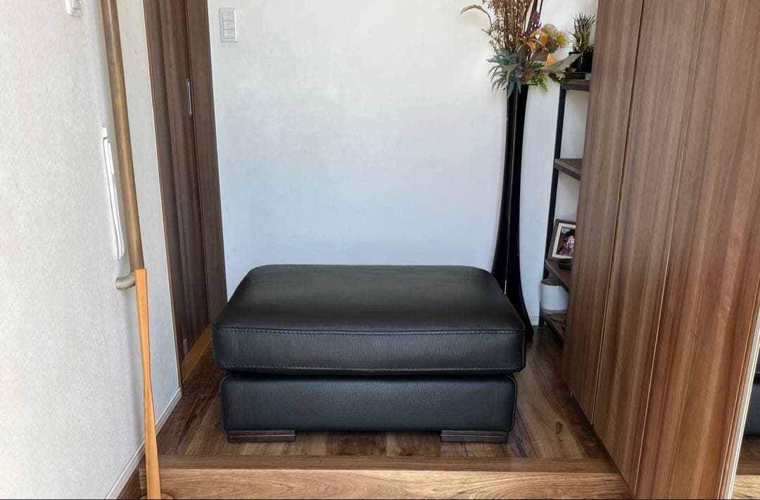 kelvin giormani 総黒革張 スツール　オットマン