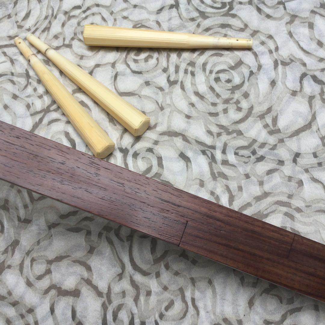 三味線 本体　紫檀材、取手付き、象牙風