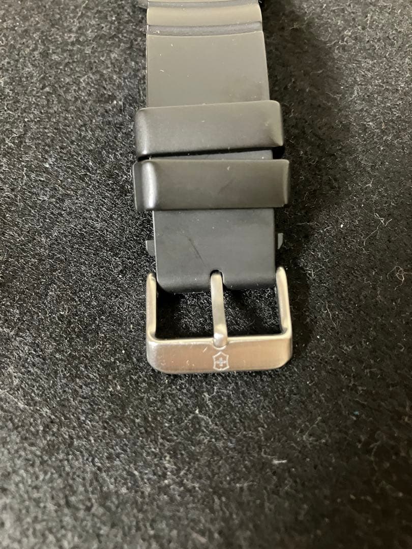 週末値下げ　ビクトリノックス イノックス I.N.O.X 241777 カーボン