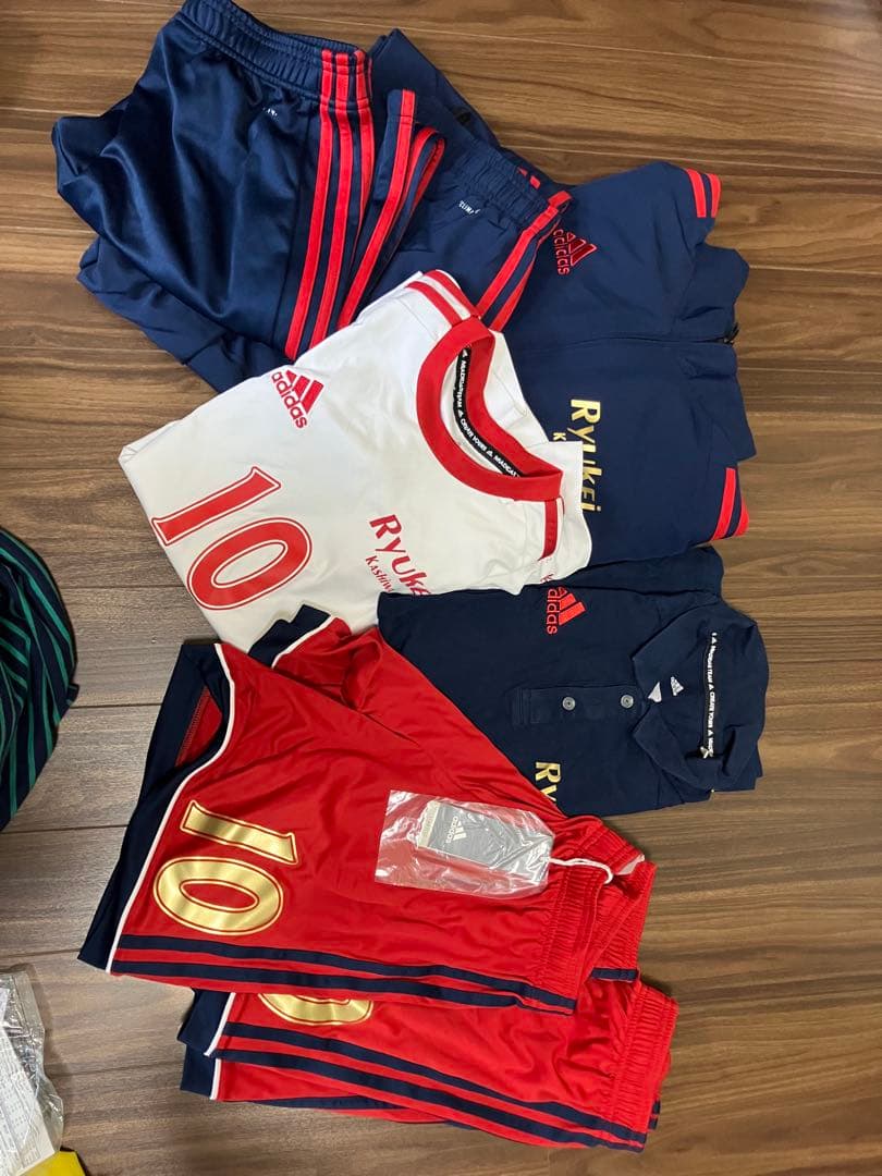 流通経済柏サッカー部のリュックとジャージ類、応援Tシャツです。