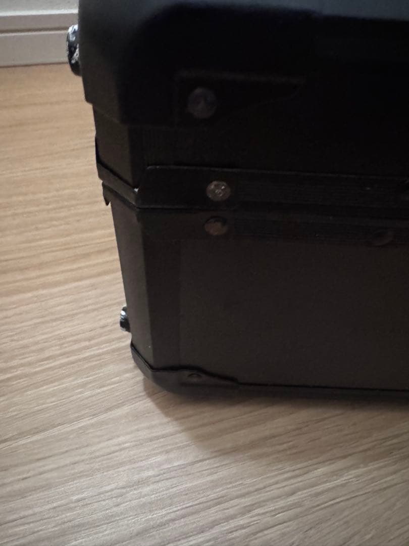 新品 シャンパン ケース LED アルマンド アタッシュケース