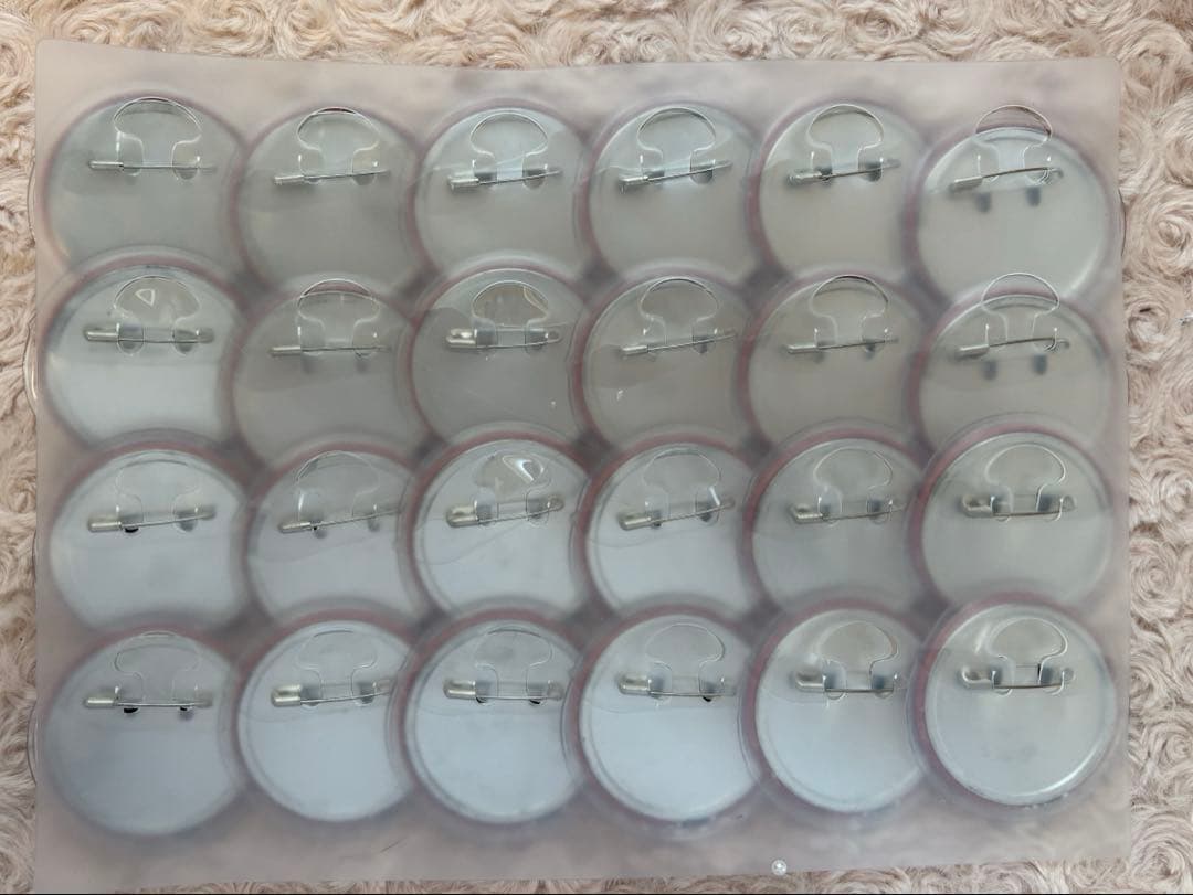 カラフルピーチ　ゆあんくん　缶バッジ24個セット