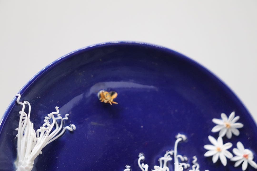中国　景徳鎮彫塑磁廠　花蜂皿　送料込み260304