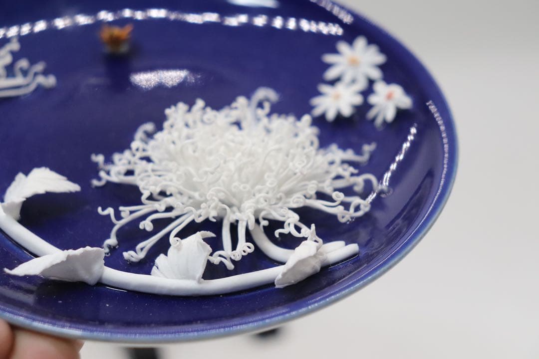 中国　景徳鎮彫塑磁廠　花蜂皿　送料込み260304