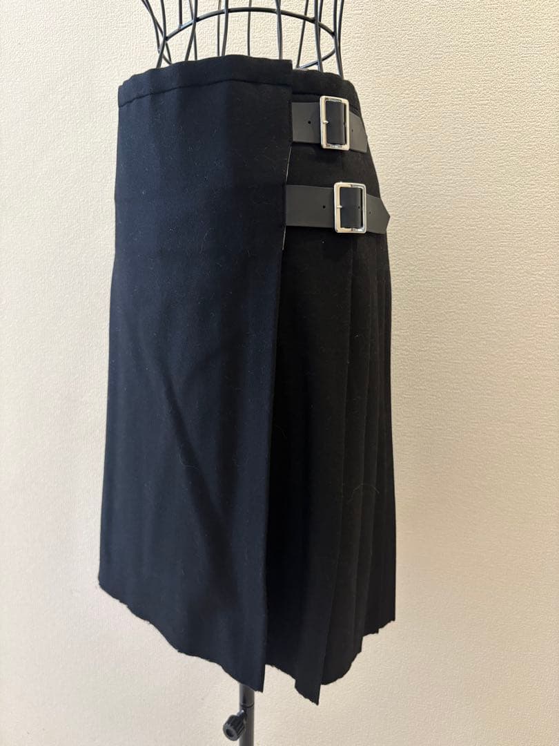⭐︎美品⭐︎ヴィヴィアンウエストウッドレッドレーベル黒 プリーツスカートバックル付き