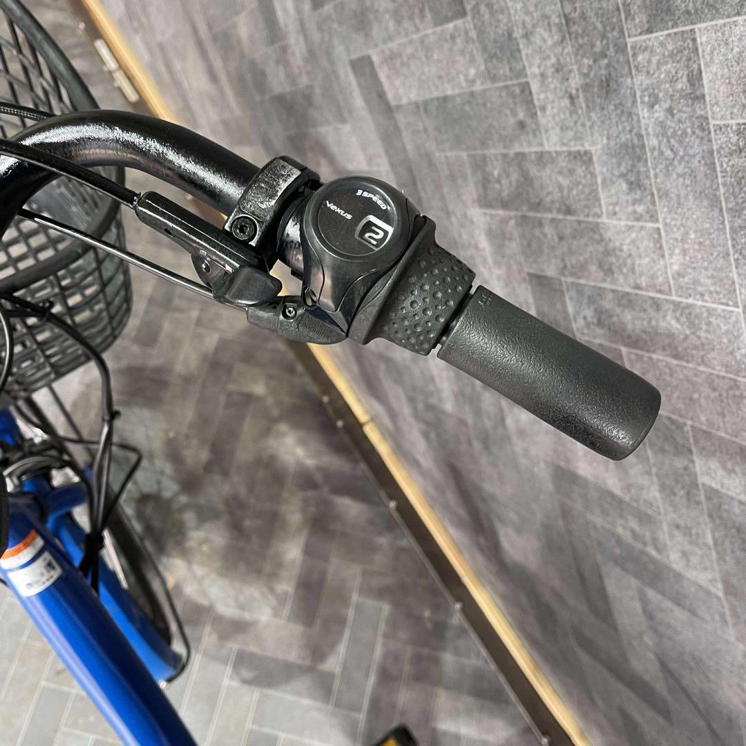 青色 電動アシスト自転車 前部バスケット付き