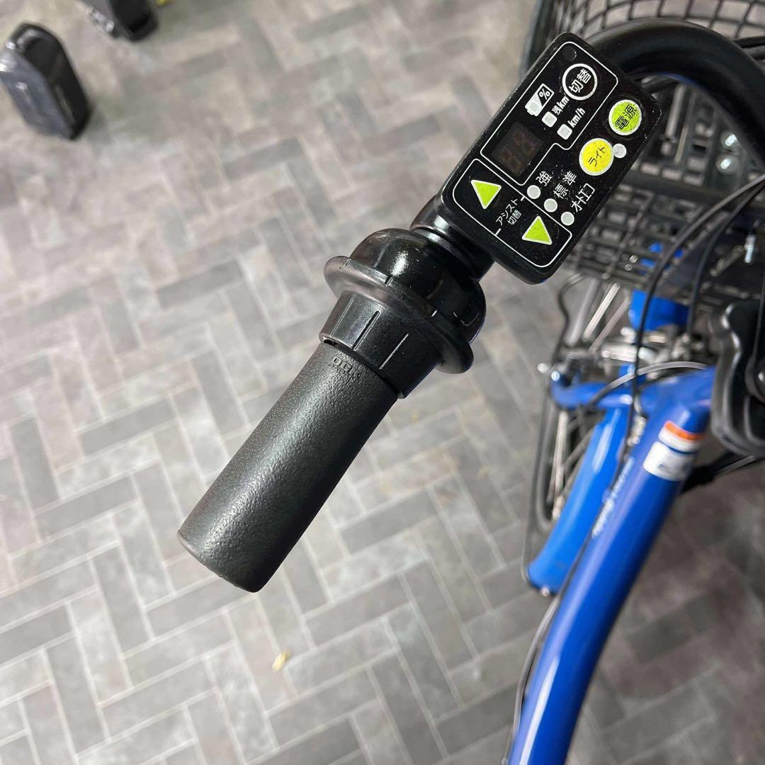 青色 電動アシスト自転車 前部バスケット付き