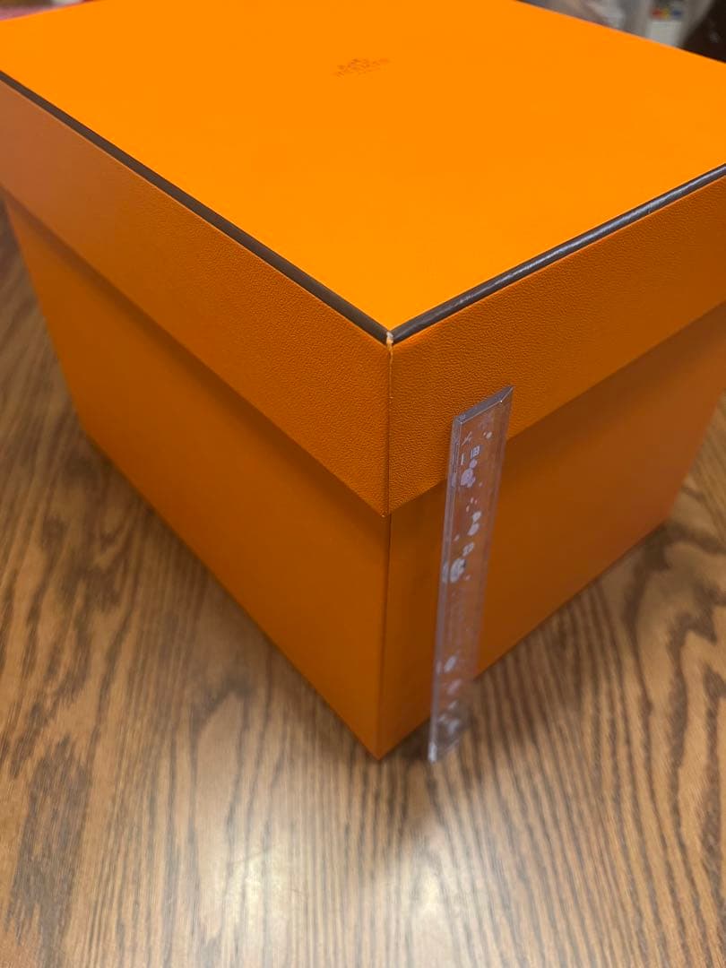 エルメスのオレンジ ギフトボックス (大)