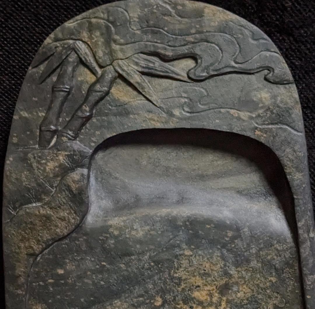 【歙州硯　雲竹風流文】◆金暈・金星・水波羅紋の美石◆唐木塗箱◆約7.2吋◆龍尾山