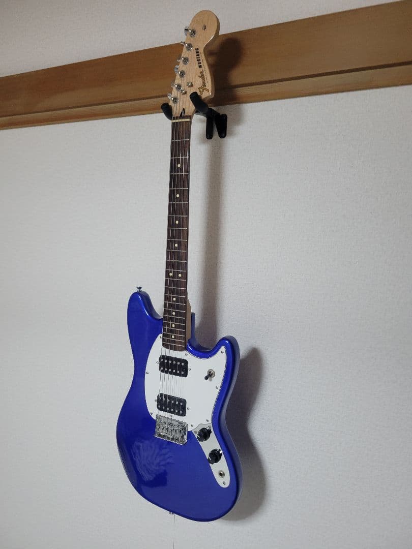 フェンダースクワイヤー ムスタング　(Fender Mustang) ギター