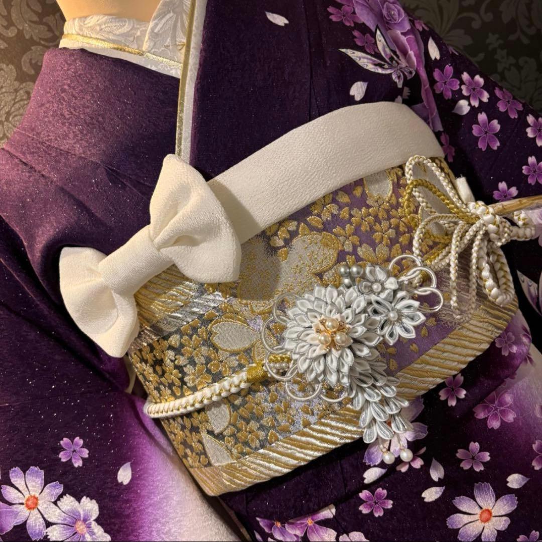 美品　銀通し　薔薇　蝶　花模様　逸品　振袖　フルセット 振り袖