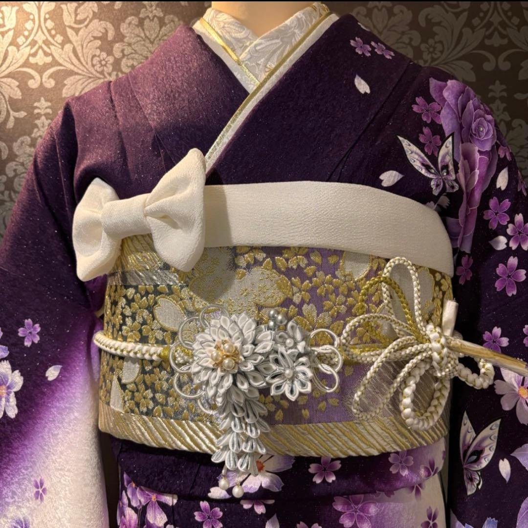 美品　銀通し　薔薇　蝶　花模様　逸品　振袖　フルセット 振り袖