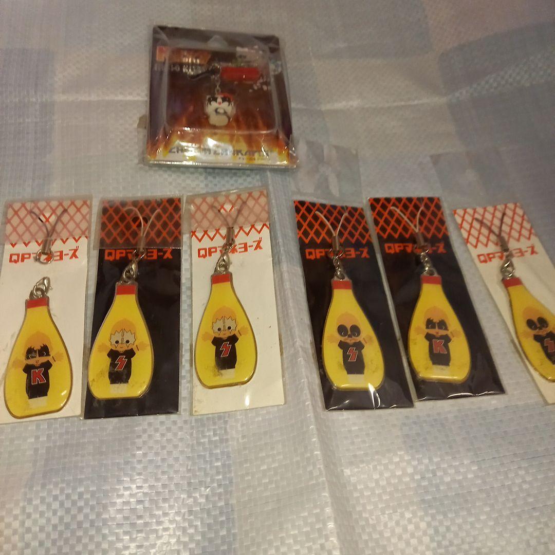 ☆コラボ☆KISS×KITTYチャームキャラピン&KISS×QPストラップセット