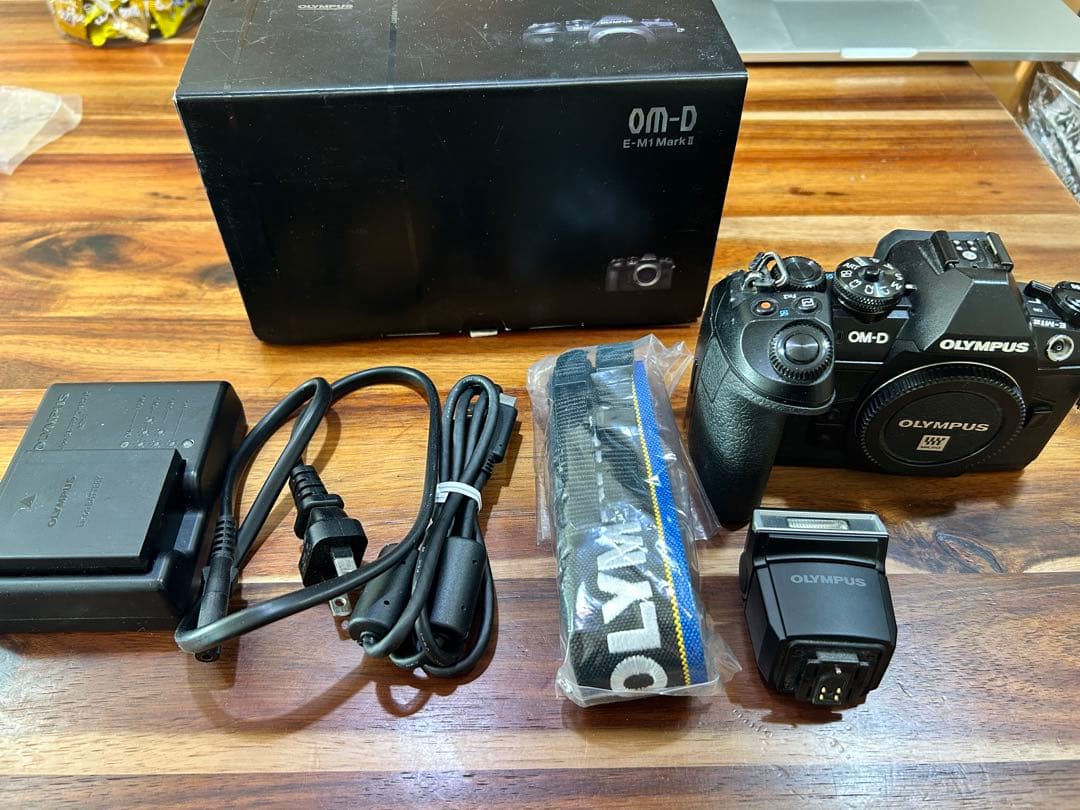 中古⭐︎OLYMPUS　ミラーレス一眼カメラ　OM -D E-M1 markII