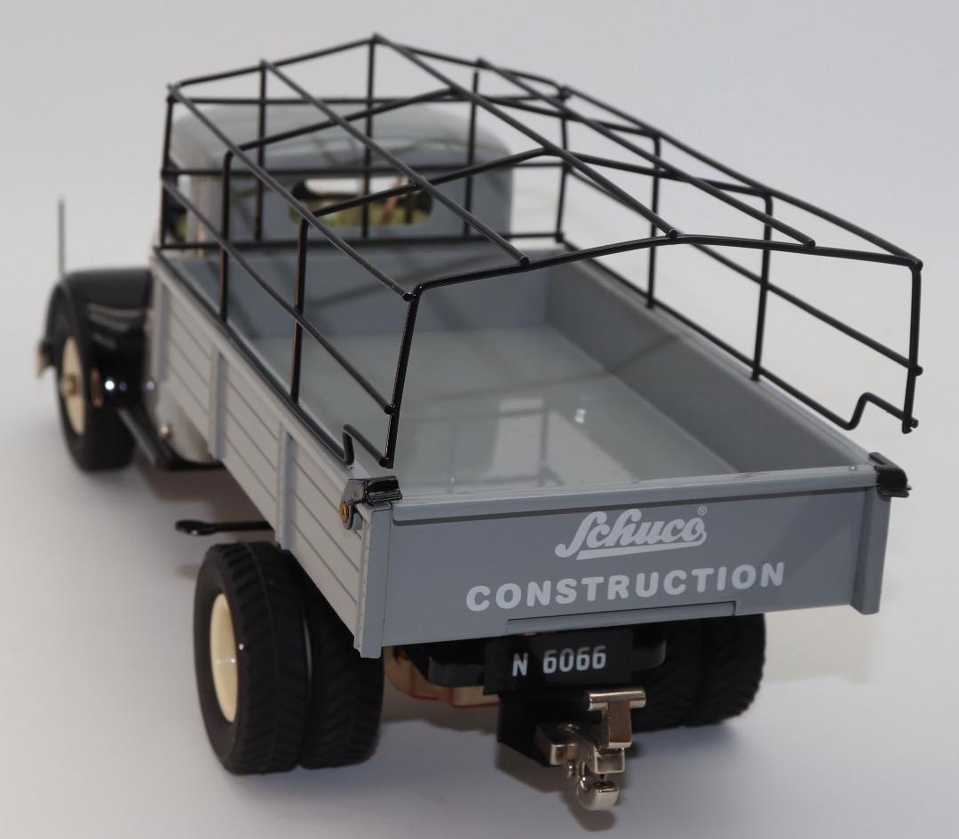 SCHUCO 2005 MAN F8 ホロ付きディーゼル・トラック 保管品