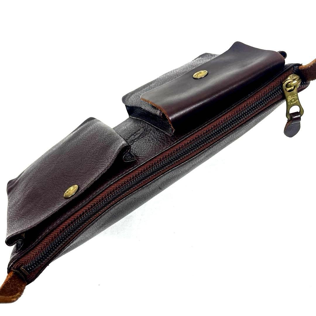 イルビゾンテ　ショルダーバッグ　極上　ロゴ型押し　シボ革　レザー　サコッシュ