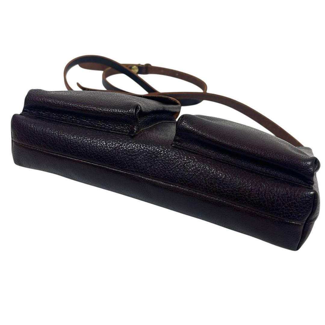 イルビゾンテ　ショルダーバッグ　極上　ロゴ型押し　シボ革　レザー　サコッシュ