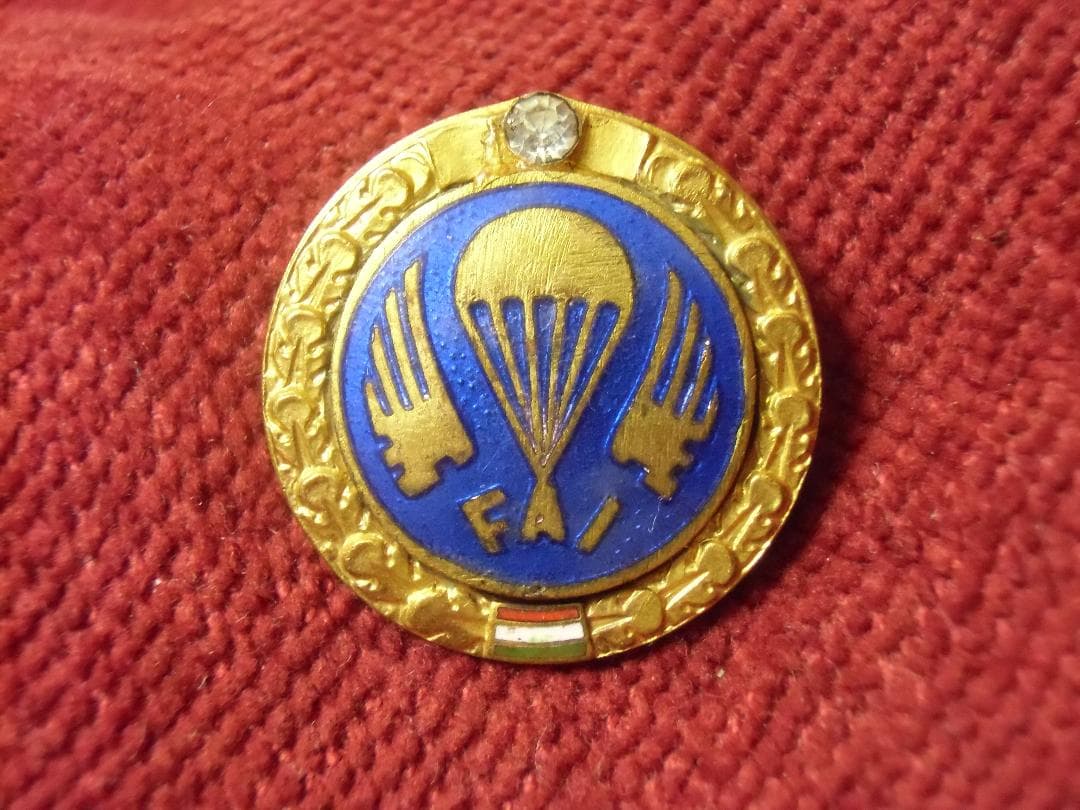 Ｈハンガリー（軍）＊ＦＡＩ＊スポーツパラシュート１０００回降下者バッジ（実物）