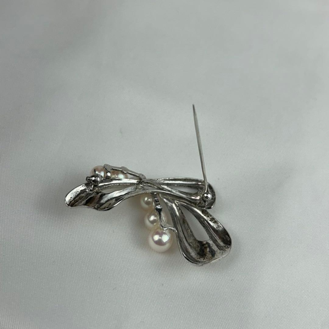 K182 ミキモト 6つのパール付き リボン ブローチ シルバー レディース