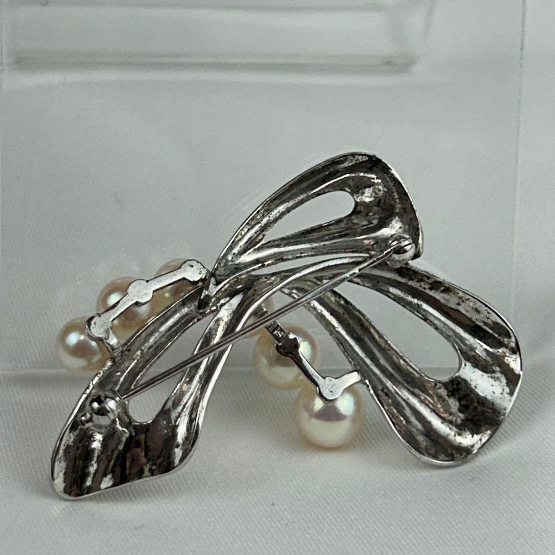 K182 ミキモト 6つのパール付き リボン ブローチ シルバー レディース