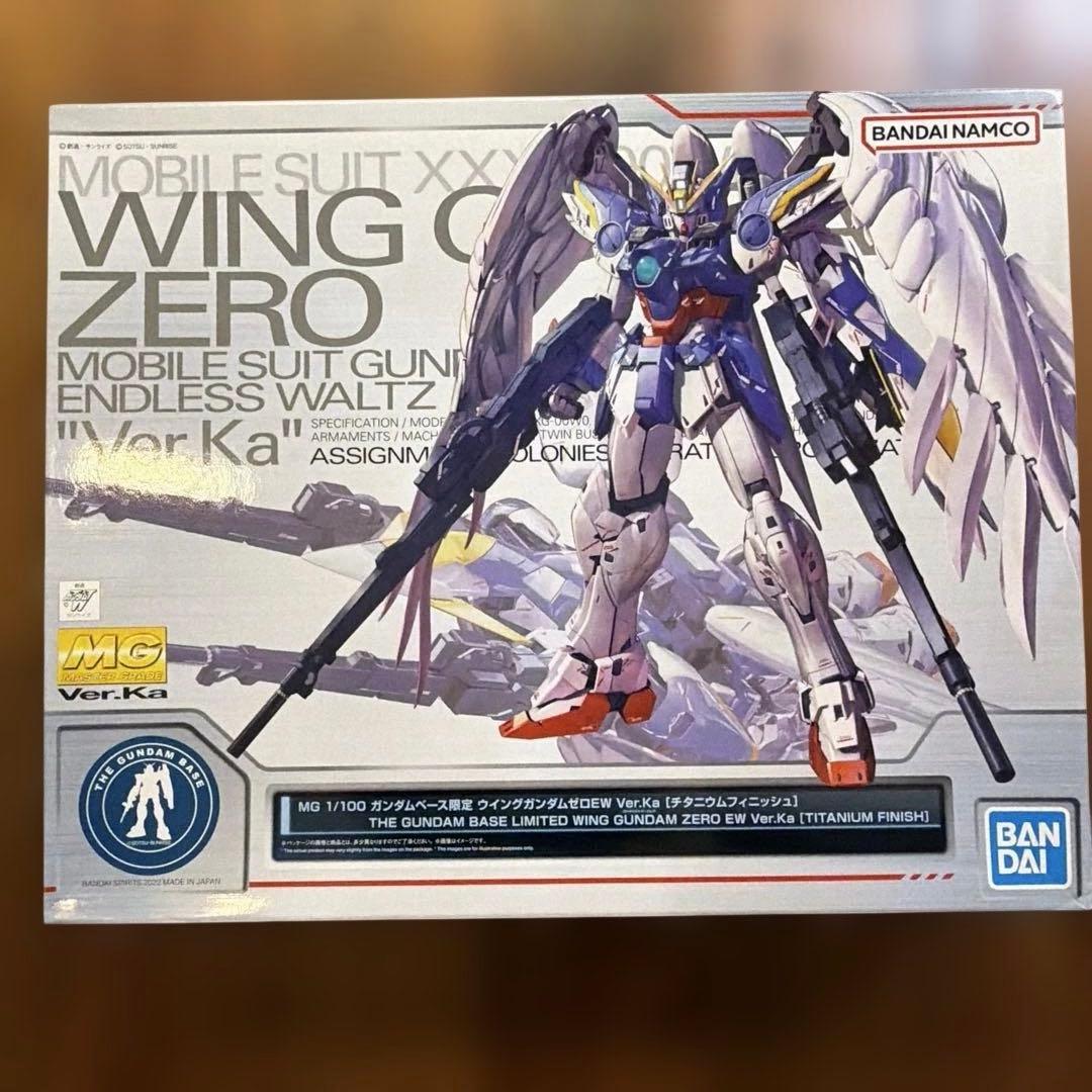 MG ウイングガンダム ゼロ　チタニウムフィニッシュ　未組み立て