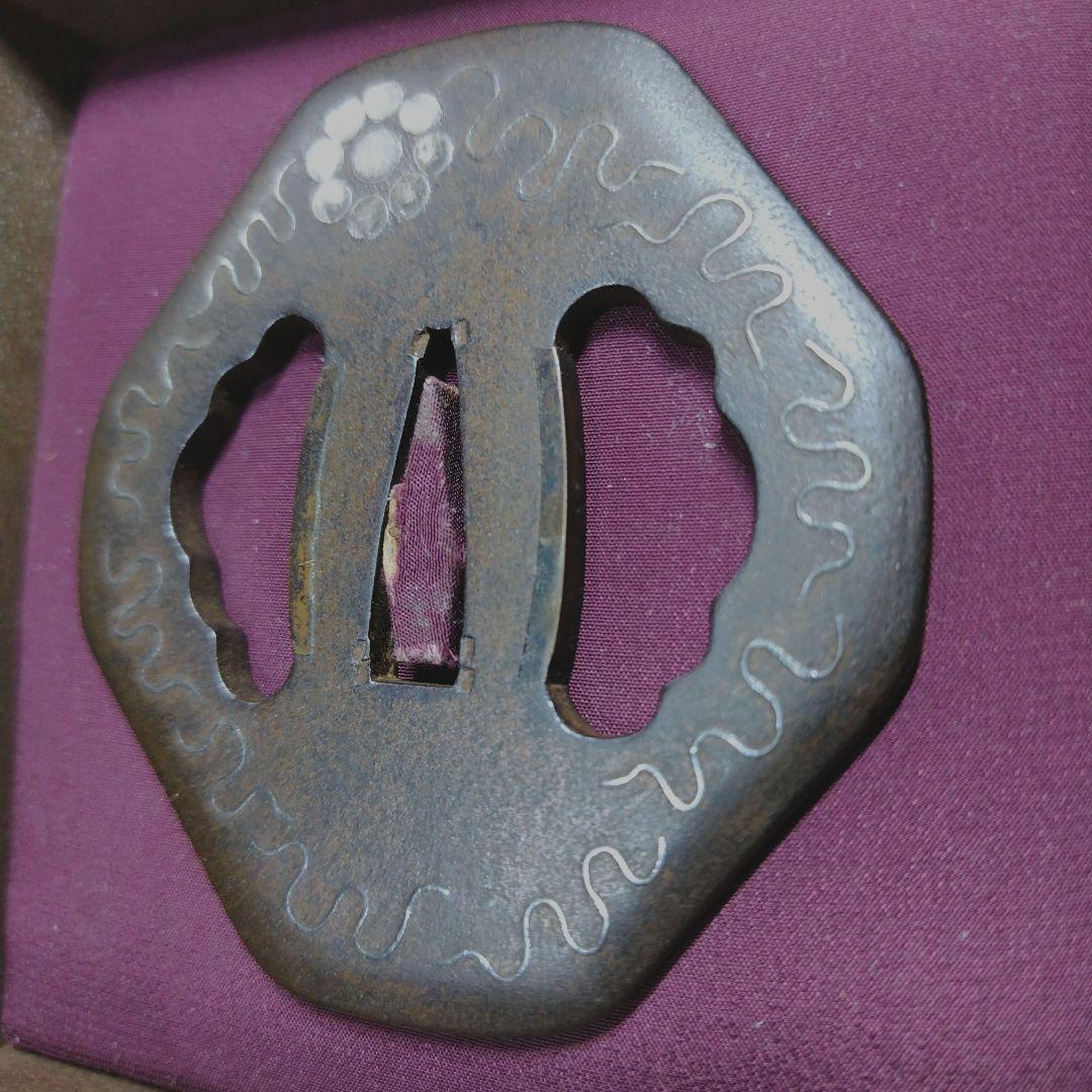 ◆鍔／肥後九曜唐草図鐔／八角形鉄地象嵌／江戸時代後期／刀装小道具